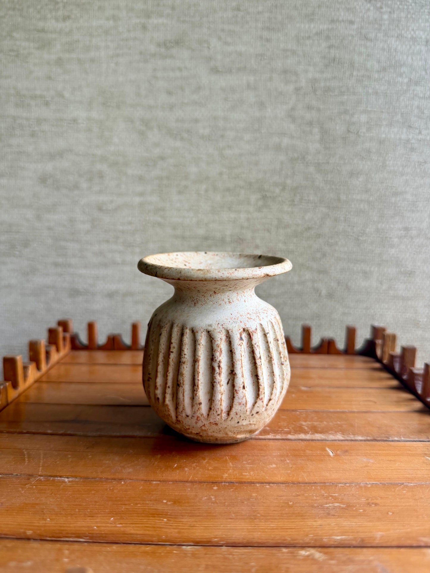 Round white Vase