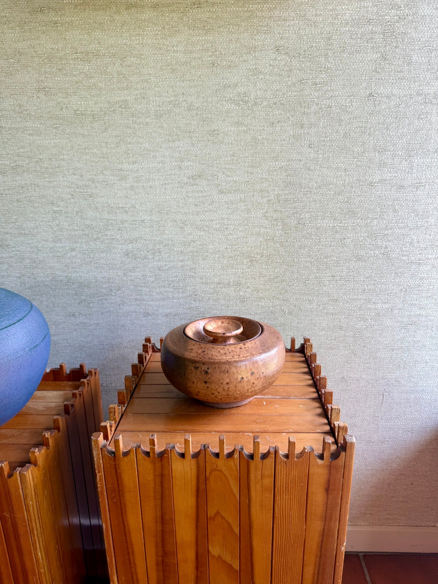 Vintage Handmade One-of-a-Kind Lidded Stoneware Pottery Vessel Bowl by Cleveland Potter George Roby, ca. 1966