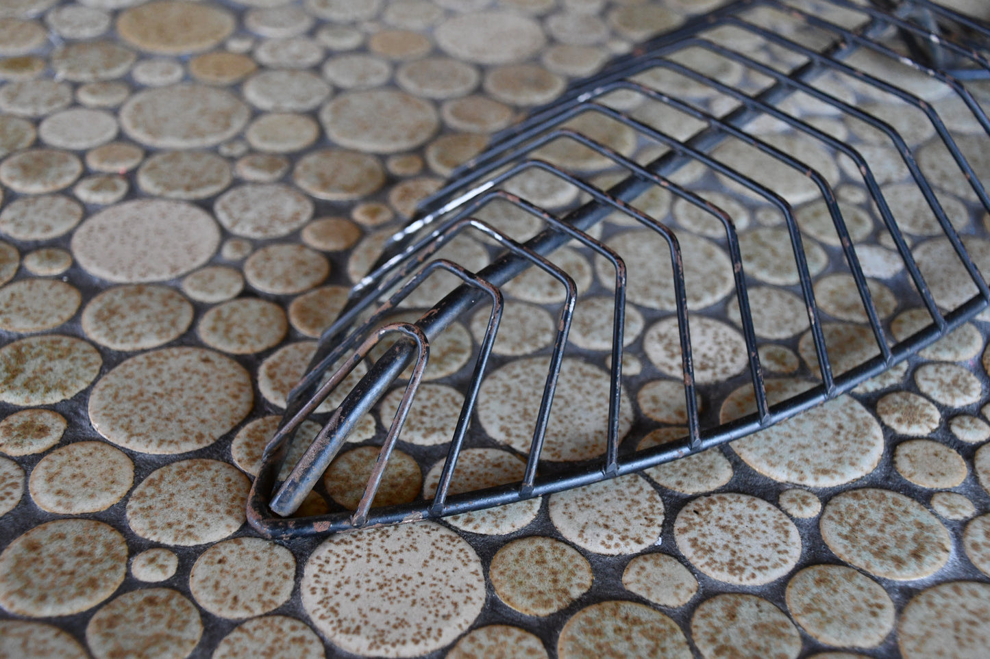 black metal leaf basket 